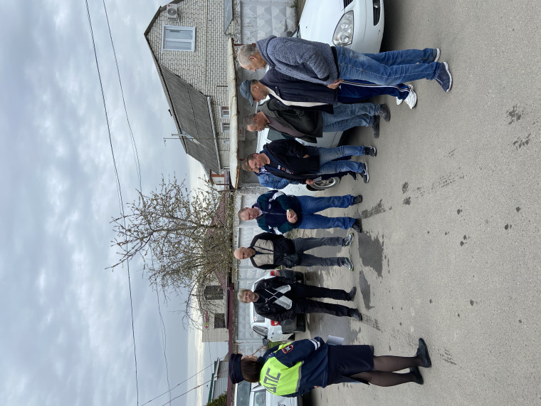 В Алексеевке сотрудники Госавтоинспекции ОМВД России по Алексеевскому городскому округу встретились с водителями скорой медицинской помощи.