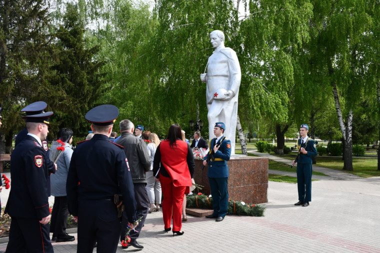 Сегодня, 5 мая Алексеевский избирком участвовал в мероприятиях, посвящённых Дню Великой Победы.