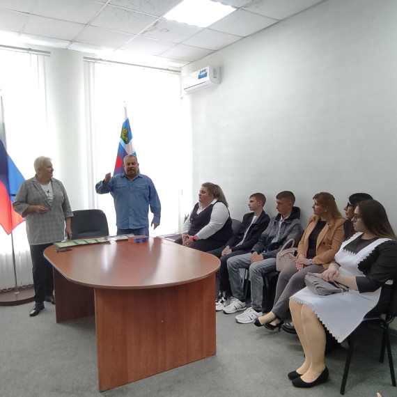 12 мая в Алексеевской ТИК поощрили активных участников мероприятий, посвящённых Дню молодого избирателя.