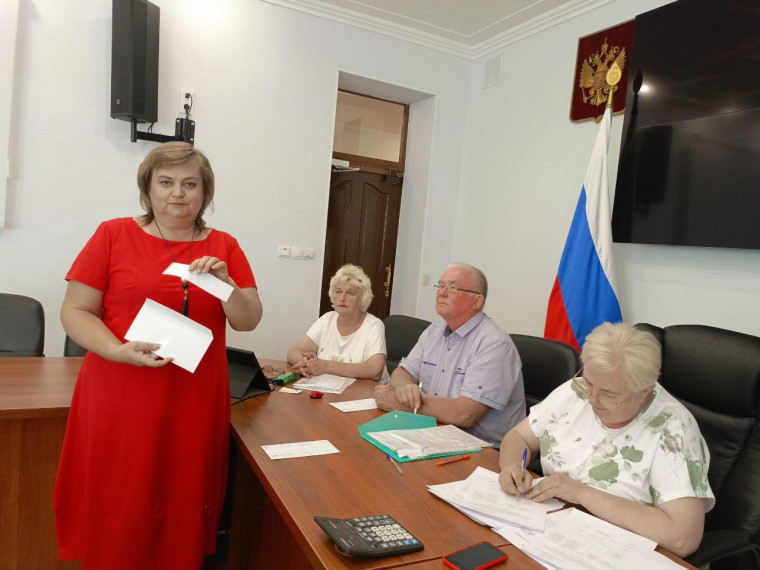 9 августа  состоялась  жеребьёвка  по распределению  бесплатной печатной площади в газете «Заря».