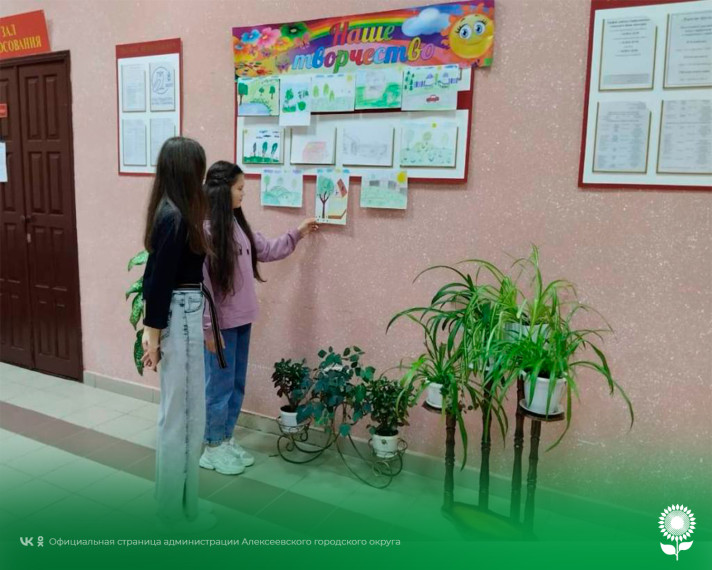 В Доме культуры села Гарбузово прошла выставка рисунков под названием «В искусстве – жизнь!».