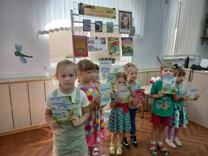В библиотеках Алексеевского городского округа сегодня отметили 70 - летний юбилей со дня рождения белгородского детского поэта и прозаика Юрия Макарова.