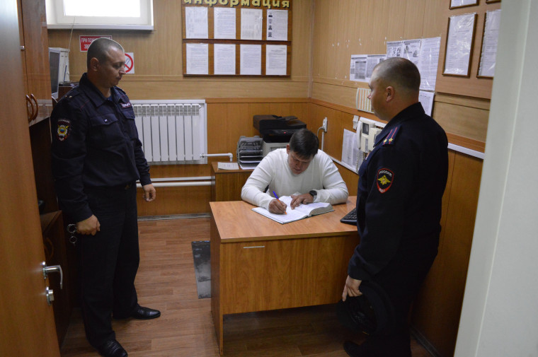 В Алексеевке представитель Общественного совета при ОМВД с проверкой посетил изолятор временного содержания.