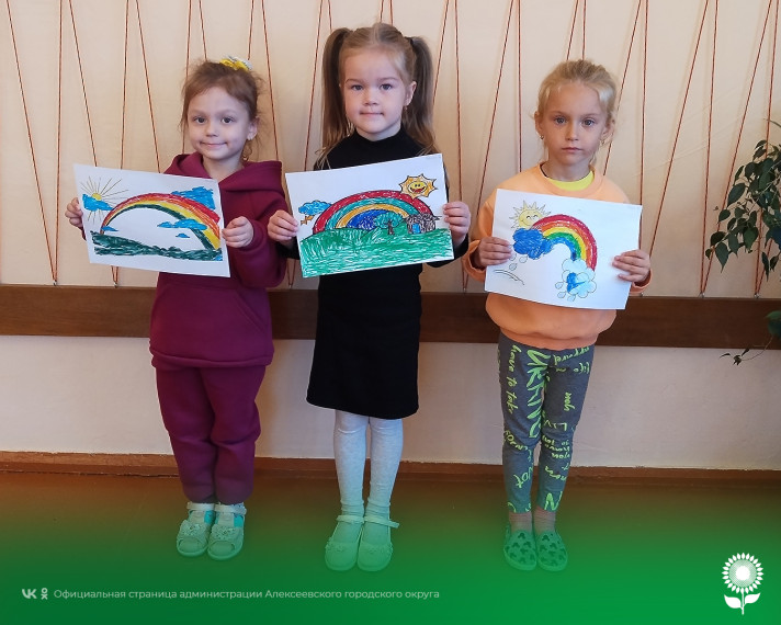 Педагоги детских садов Алексеевского городского округа организовали и провели для дошколят день раскрашивания.