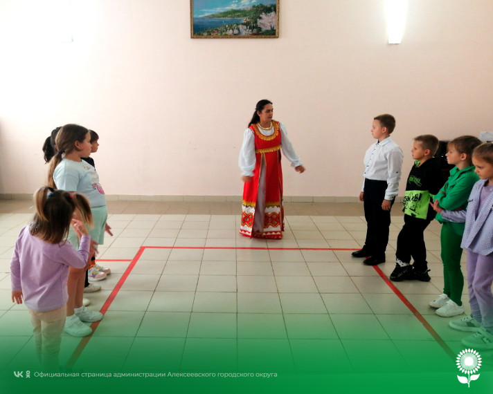 В Доме культуры села Жуково прошла познавательно-игровая программа  «Путешествие в страну забытых игр».