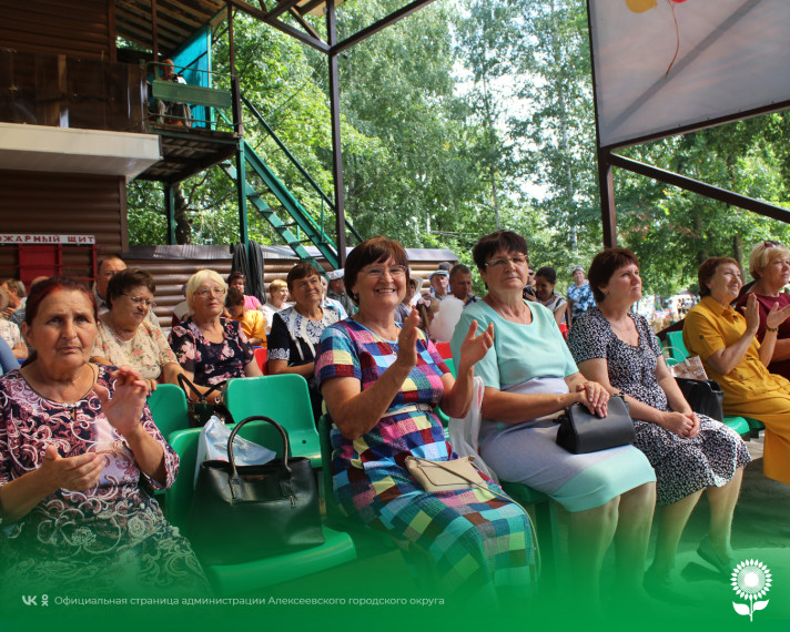 Творческие коллективы Алексеевского городского округа приняли участие в праздновании Дня поселка Волоконовка.