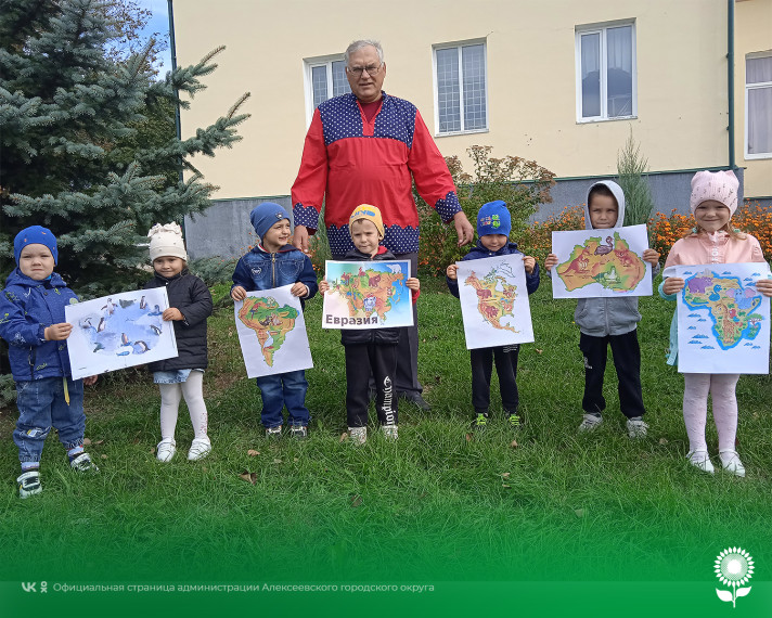 На территории Дома культуры села Хлевище с детьми проведена игровая программа «По секрету всему свету».
