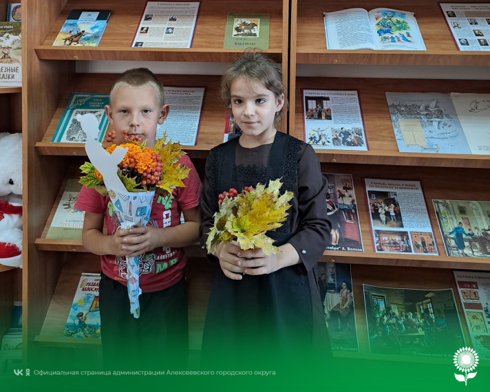В рамках Года педагога и наставника в Красненской модельной библиотеке проведен мастер-класс «Осенний букет учителю».
