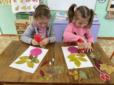 Воспитанники детских садов Алексеевского городского округа решили сделать гербарий, чтобы в любое время года полюбоваться осенними листьями.