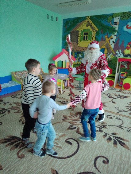 В детских садах Алексеевского городского округа отметили День рождения Деда Мороза.