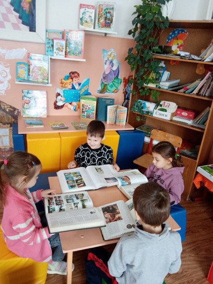 В детских садах Алексеевского городского округа прошло познавательное мероприятие «Тысячи мудрых страниц» посвященное Дню словарей и энциклопедий.