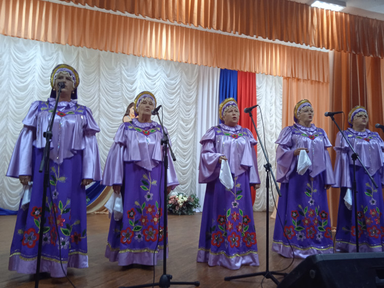 В Хлевищенском сельском Доме культуры состоялся концерт «Материнство – маленький подвиг».