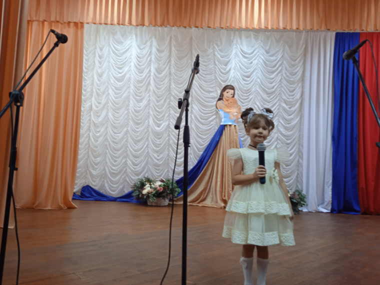 В Хлевищенском сельском Доме культуры состоялся концерт «Материнство – маленький подвиг».