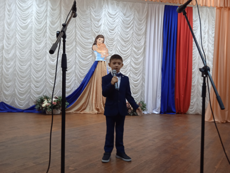 В Хлевищенском сельском Доме культуры состоялся концерт «Материнство – маленький подвиг».