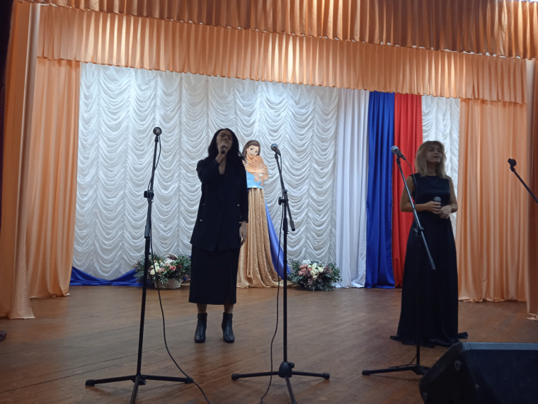 В Хлевищенском сельском Доме культуры состоялся концерт «Материнство – маленький подвиг».