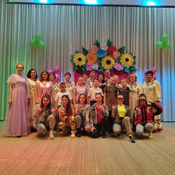В селе Советское прошёл праздничный концерт ко Дню матери – «Всё на земле от материнских рук».