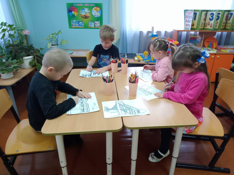 Сегодня тематический день в детских садах Алексеевского городского округа был посвящен мостам.