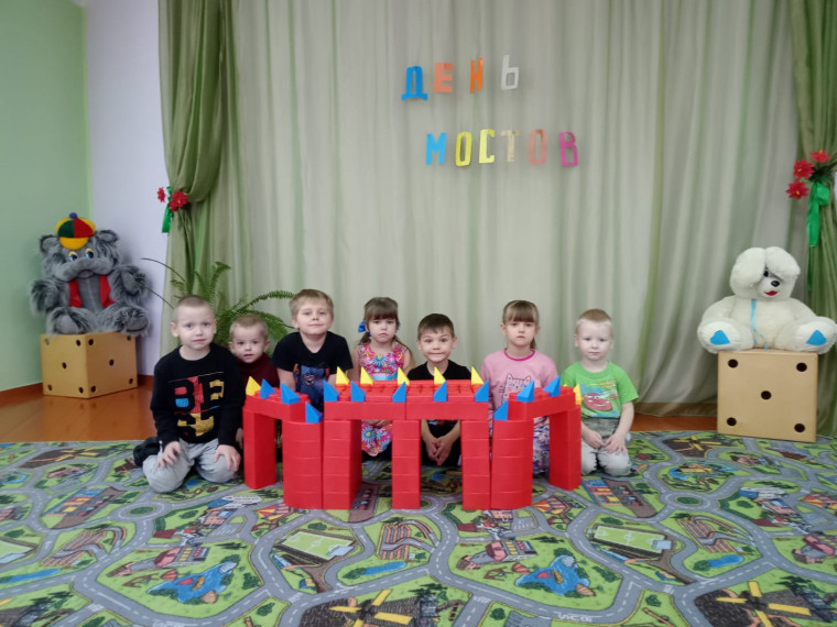 Сегодня тематический день в детских садах Алексеевского городского округа был посвящен мостам.