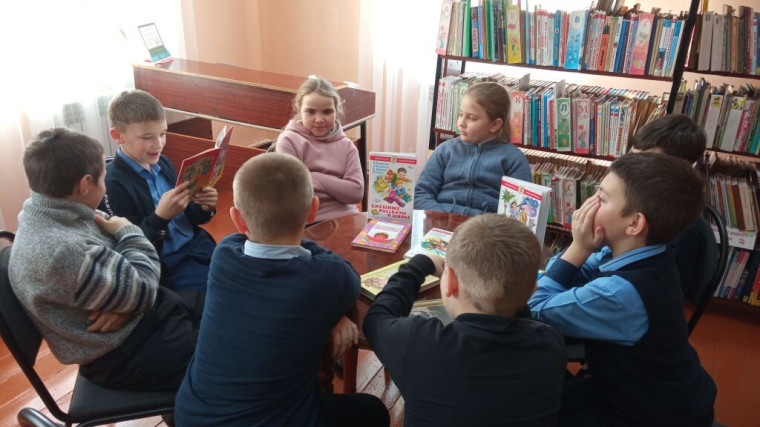 В Белозоровской модельной библиотеке для учащихся 2 и 4 классов МБОУ «Белозоровская ООШ» была проведена литературная квест-игра «Денискины рассказы».