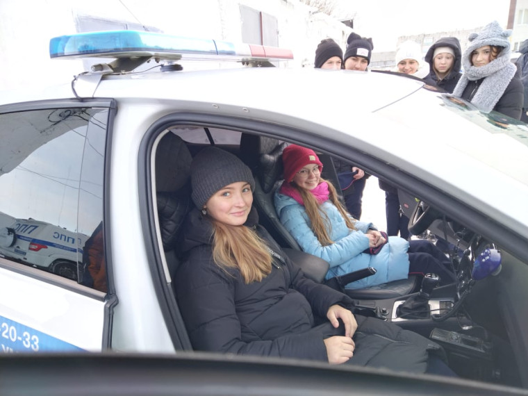 Учащиеся класса Юных Инспекторов движения Алексеевской СОШ побывали в гостях в ОМВД России по Алексеевскому городскому округу.