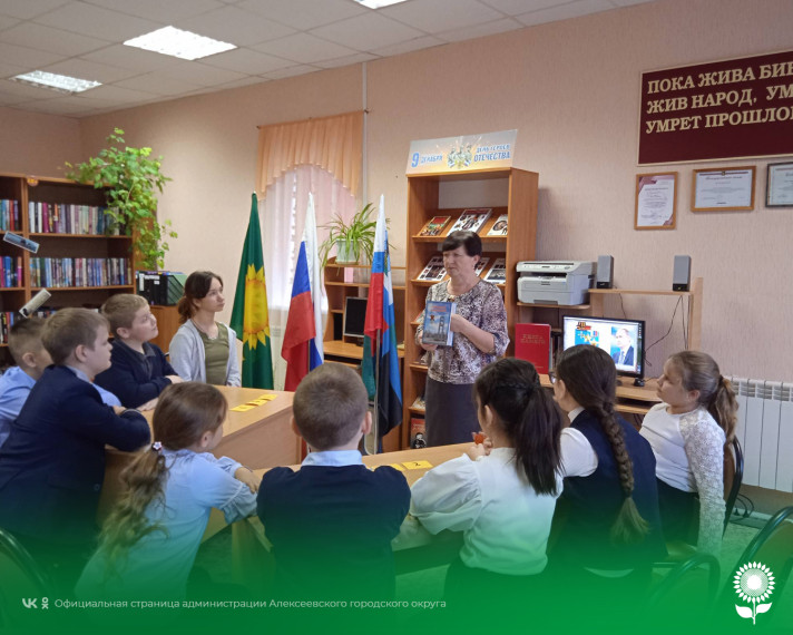 В Жуковской библиотеке состоялся патриотический квиз «Военная слава России».