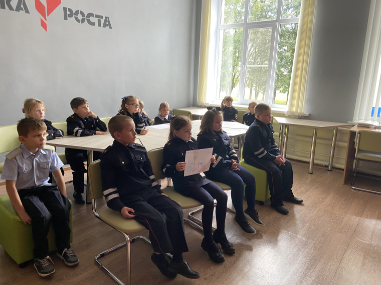 Сотрудники ГИБДД  провели урок с учащимися кадетского класса в МКОУ «Щербаковской средней общеобразовательной школе».