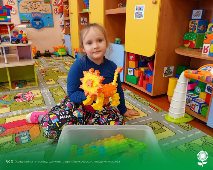 В детских садах Алексеевского городского округа отметили праздник, объединяющий уже много поколений детей и взрослых, увлечённых сборкой конструкторов – международный день Лего.