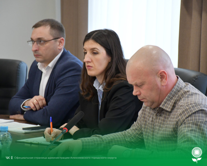 Глава администрации Алексеевского городского округа Алексей Николаевич Калашников провёл совещании по текущим вопросам.