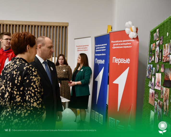 Глава администрации Алексеевского городского округа посетил тематические выставки, посвященные открытию Года семьи.