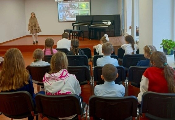 2 февраля в «Детской школе искусств» состоялся урок мужества «Их подвиг мы в сердце храним», к 80-летию освобождения Беларуси от немецко-фашистских захватчиков.