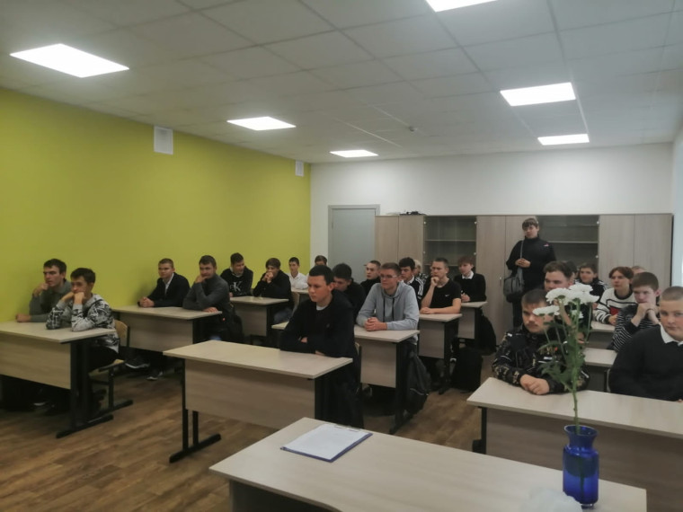 В Алексеевке автоинспекторы провели курсы ПДД для студентов.