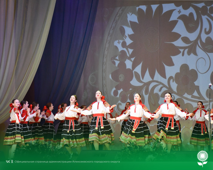 В Центре культурного развития «Солнечный» состоялся праздничный концерт Во имя улыбки твоей…», посвященный Международному женскому Дню.