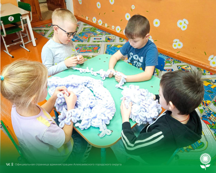 В детских садах Алексеевского городского округа прошёл День ниток и пряжи.