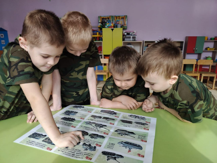 В детских садах округа отметили Международный день танкиста.