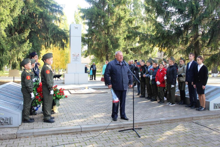 От благодарных земляков….