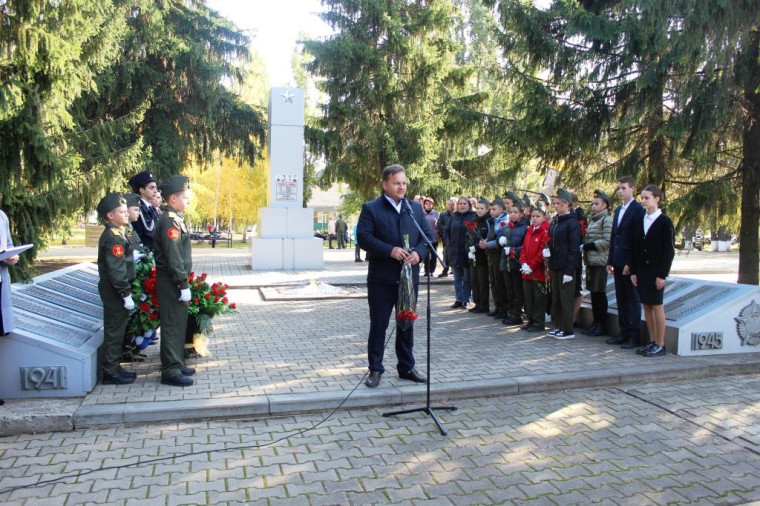 От благодарных земляков….