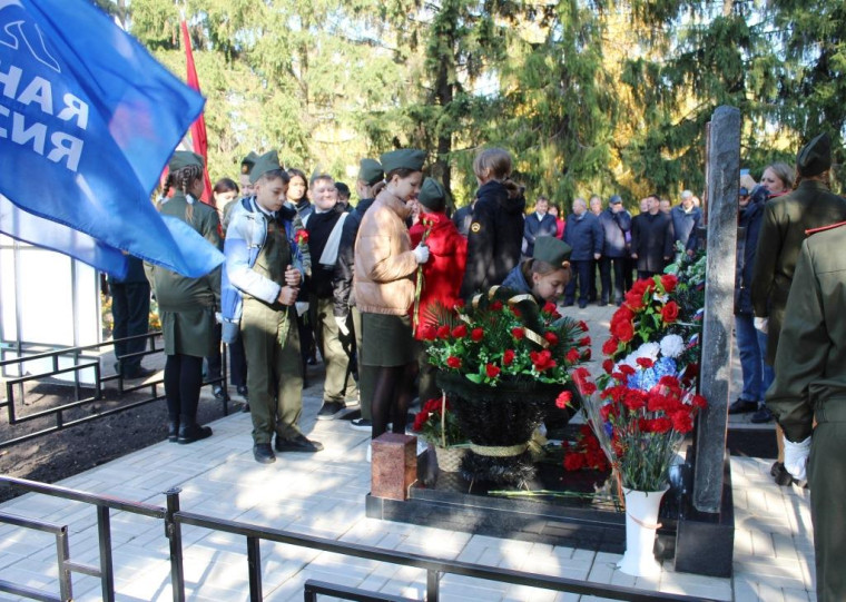 От благодарных земляков….