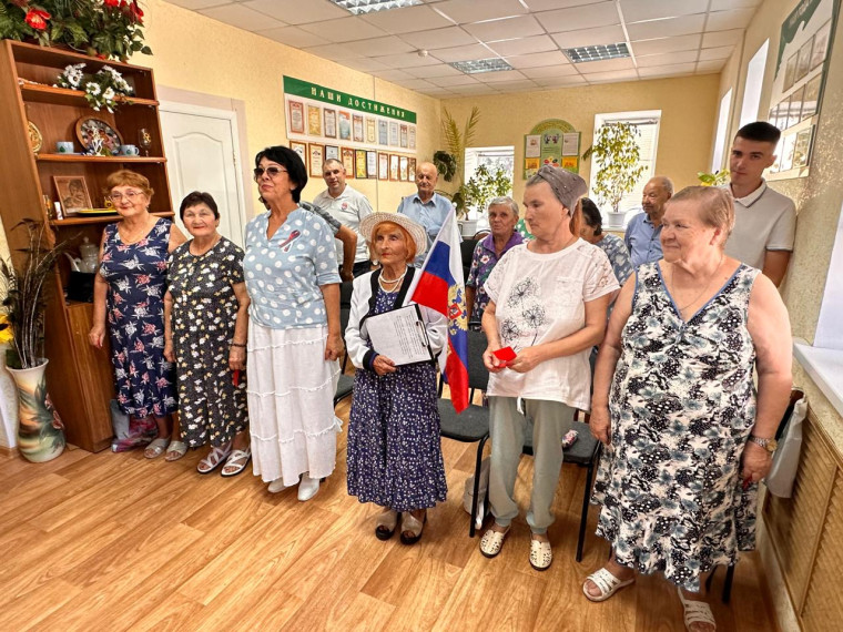 Честь и слава российскому флагу!.