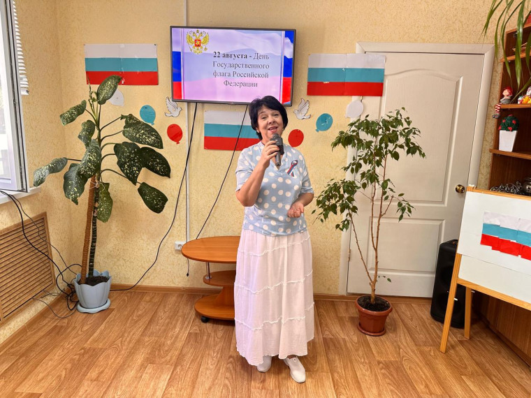 Честь и слава российскому флагу!.