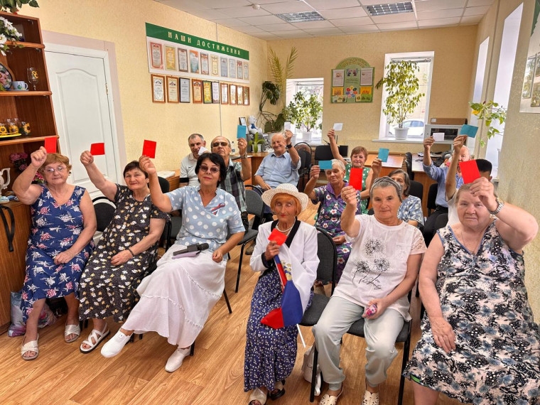 Честь и слава российскому флагу!.