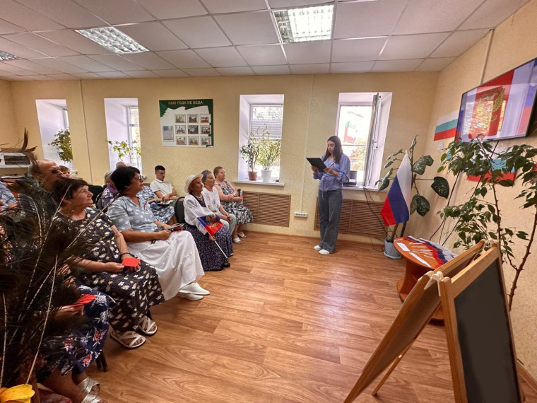 Честь и слава российскому флагу!.