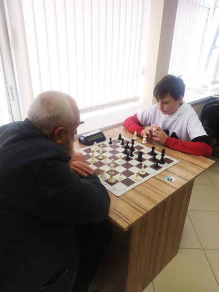В рамках завершения открытого традиционного мемориала памяти Николая Александровича Кустова прошел заключительный общий турнир по быстрым шахматам.