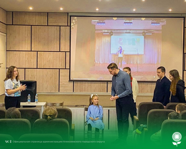 Участники команды КВН Сборная НИУ «БелГУ» Алексей Грошев и Анастасия Потапенко выступили для Юниор-Лиги нашего округа.