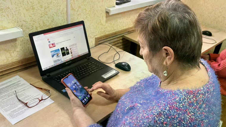 Пенсионеры в цифровом состязании.