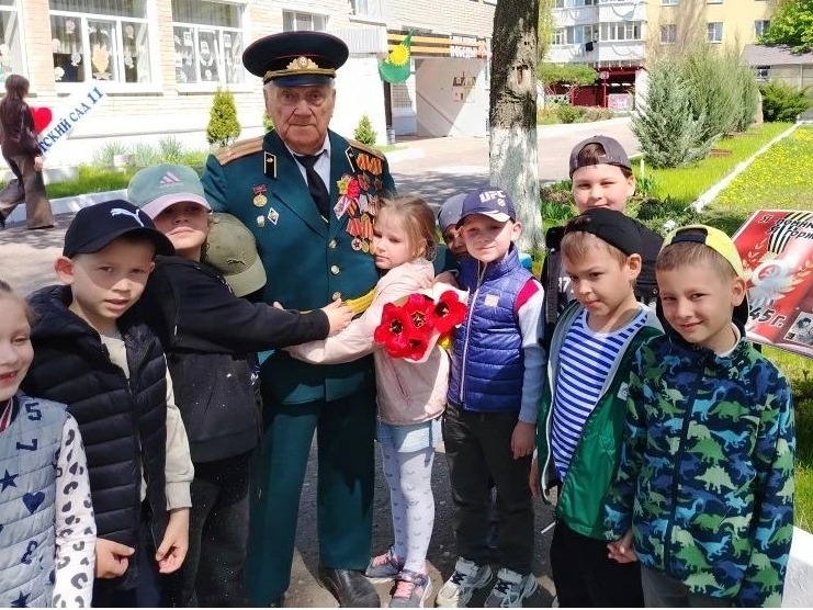 Дети войны — детям мира.