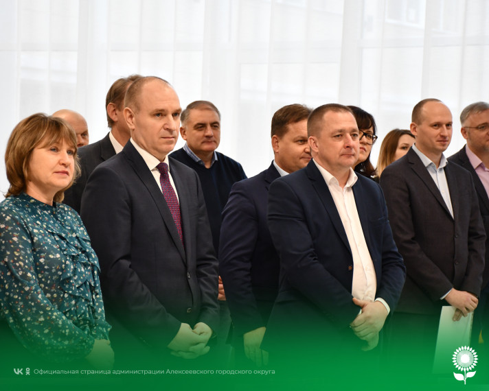 Сегодня глава администрации Алексеевского городского округа принял участие в ежегодной благотворительной акции «Елка желаний».