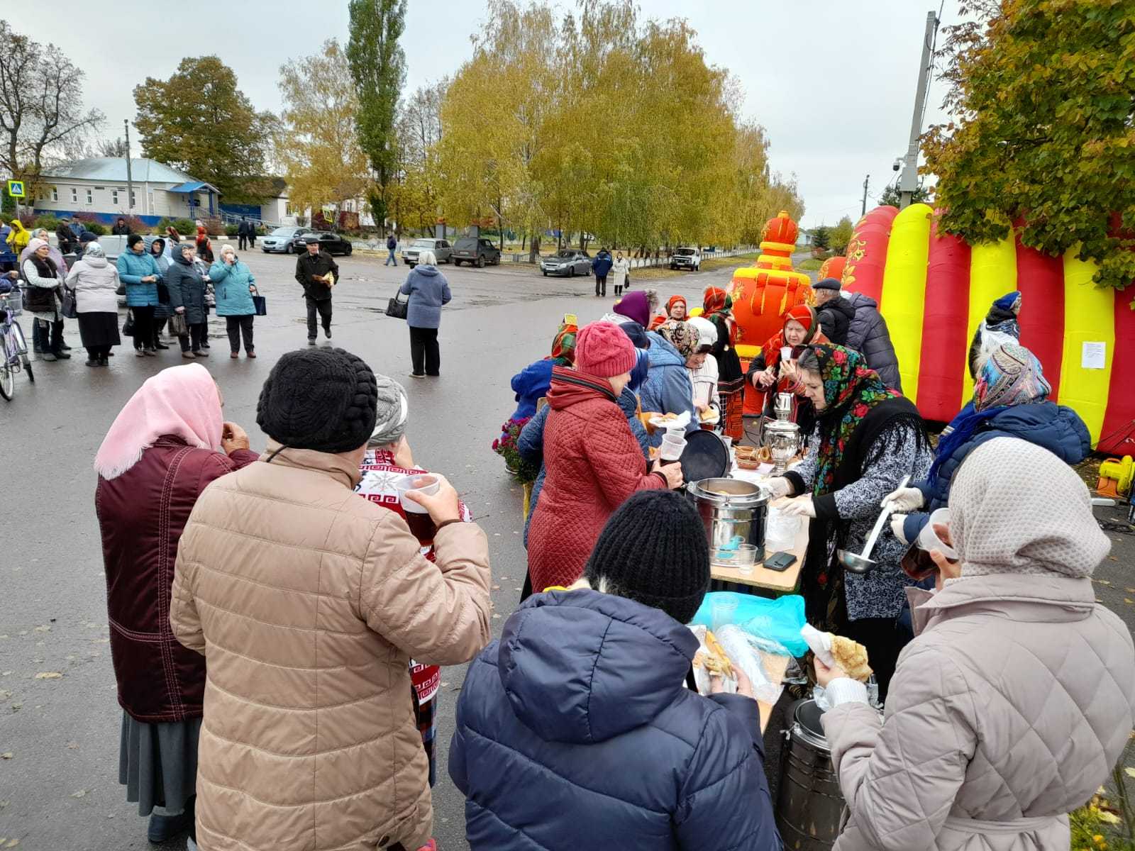 В Алексеевском городском округе продолжают проводиться уличные ярмарки |  26.10.2023 | Алексеевка - БезФормата